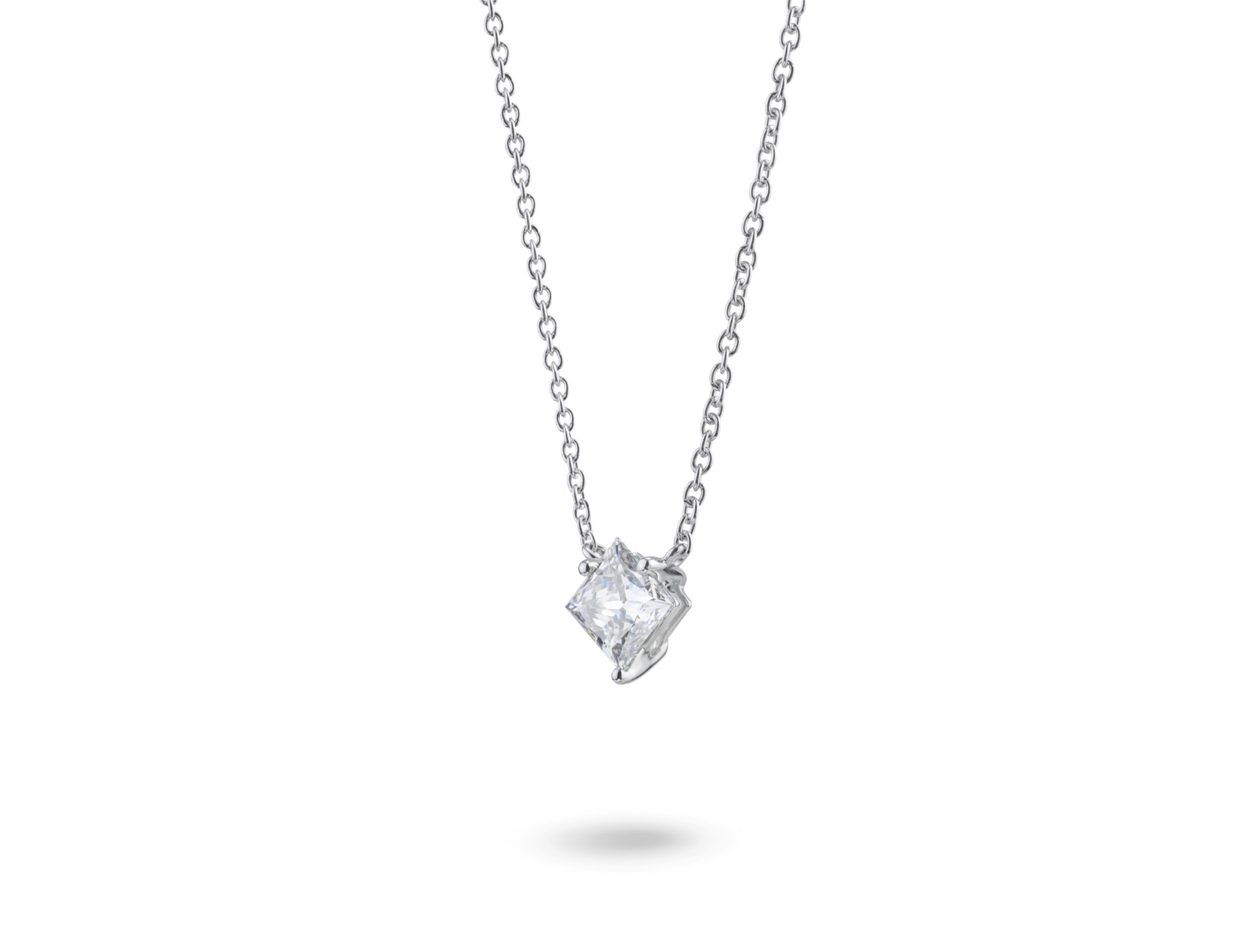 PD109996_118_princess_pendant_white_side.png